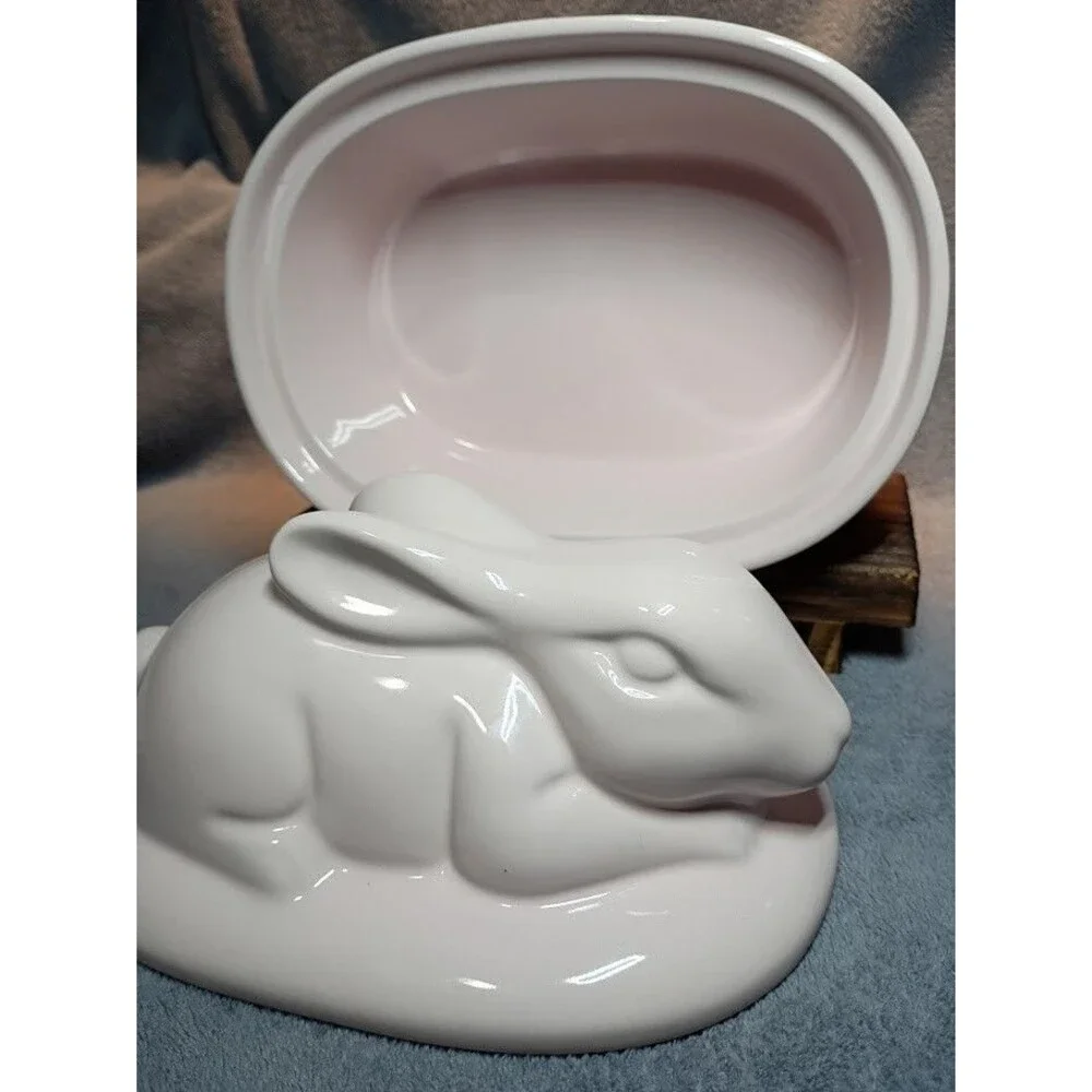 Zrike Brands Easter Bunny Rabbit Lidded Casserole Dish Pink Ceramic NEW